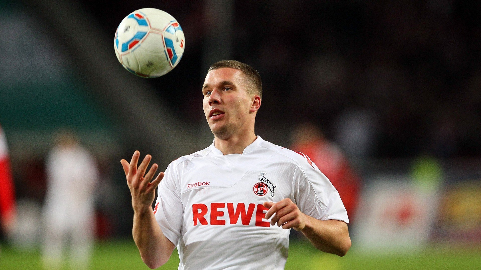 欢聚一堂:全球足球节开启新篇章,欢乐足球串词